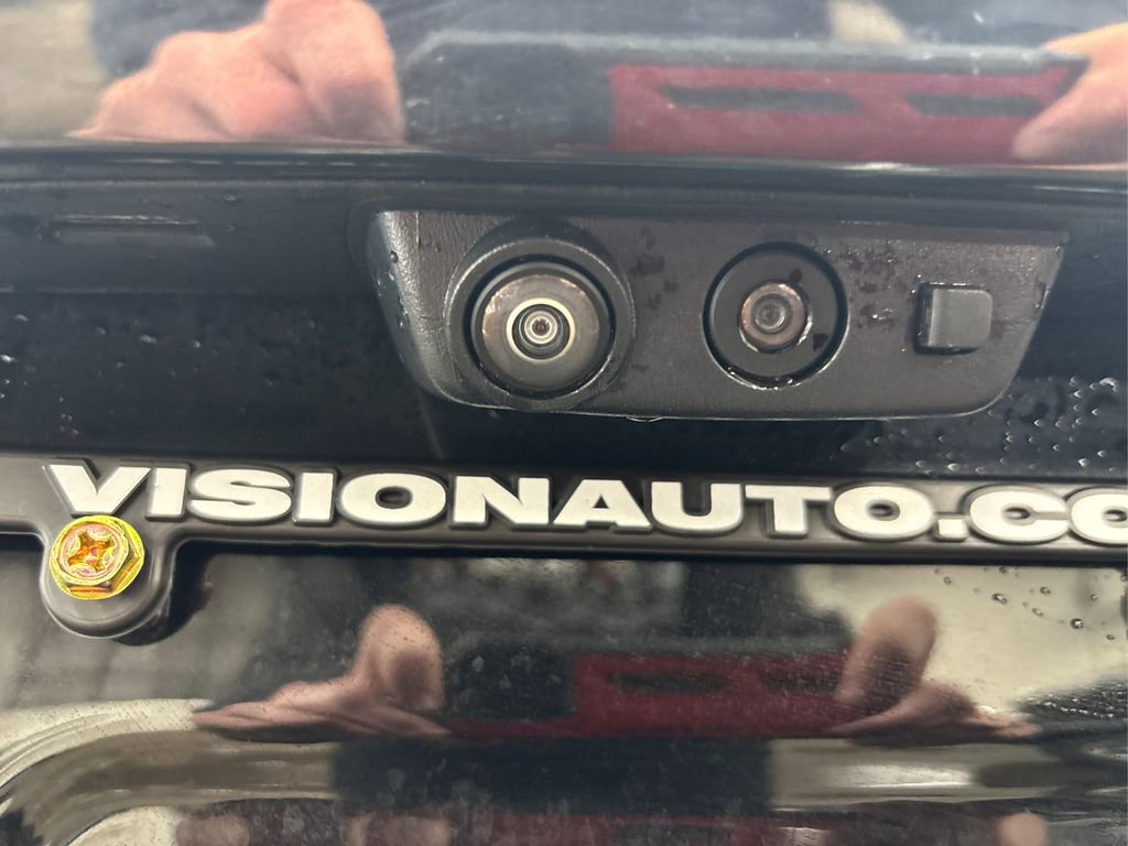 Used 2023 GMC Yukon Denali Ultimate image 16