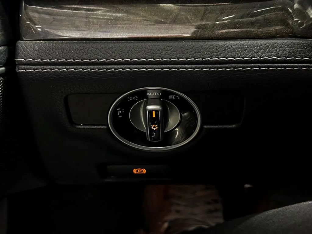 Used 2014 Mercedes-Benz SL 550 image 23