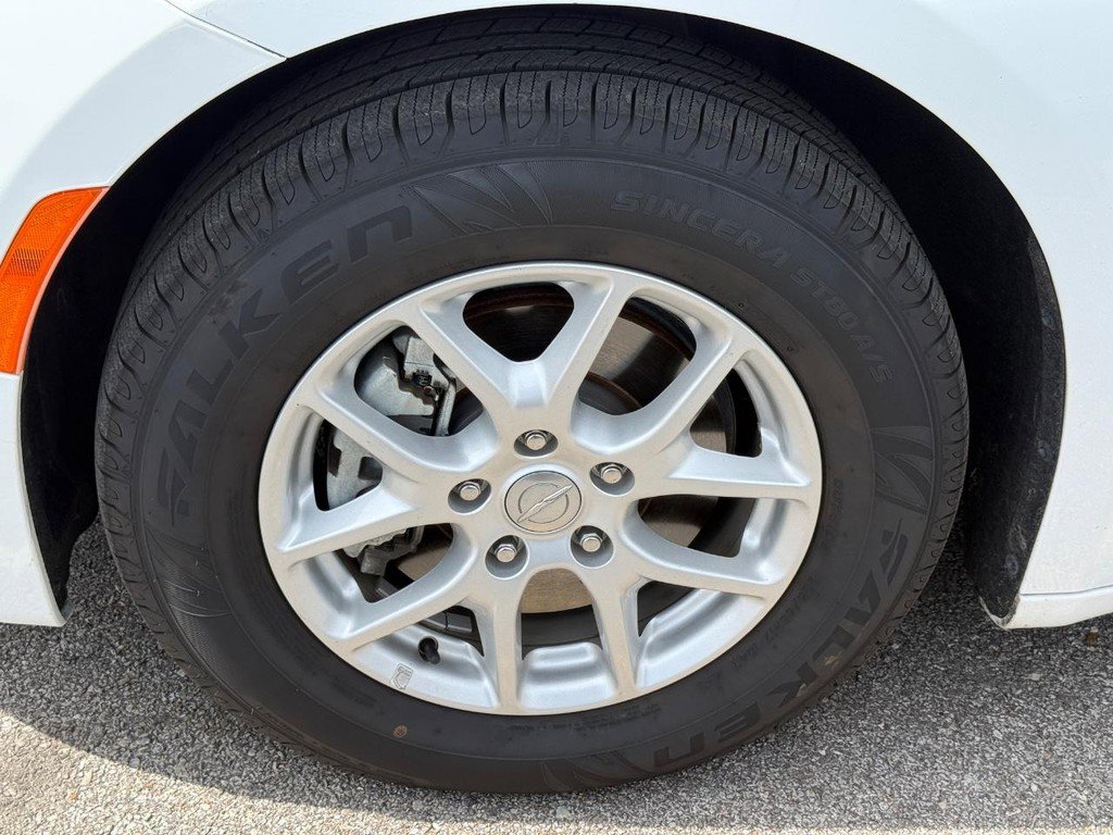 Used 2020 Chrysler Pacifica Touring-L image 10