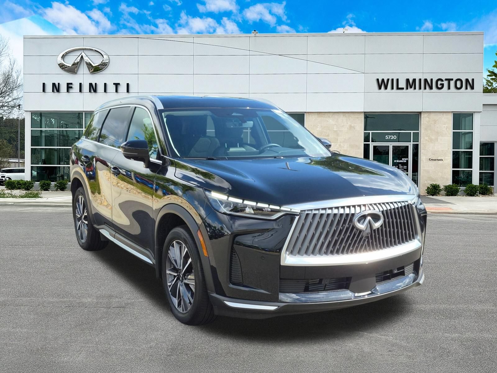 Used 2026 INFINITI QX60 Luxe w/ Cargo Package FWD image 1