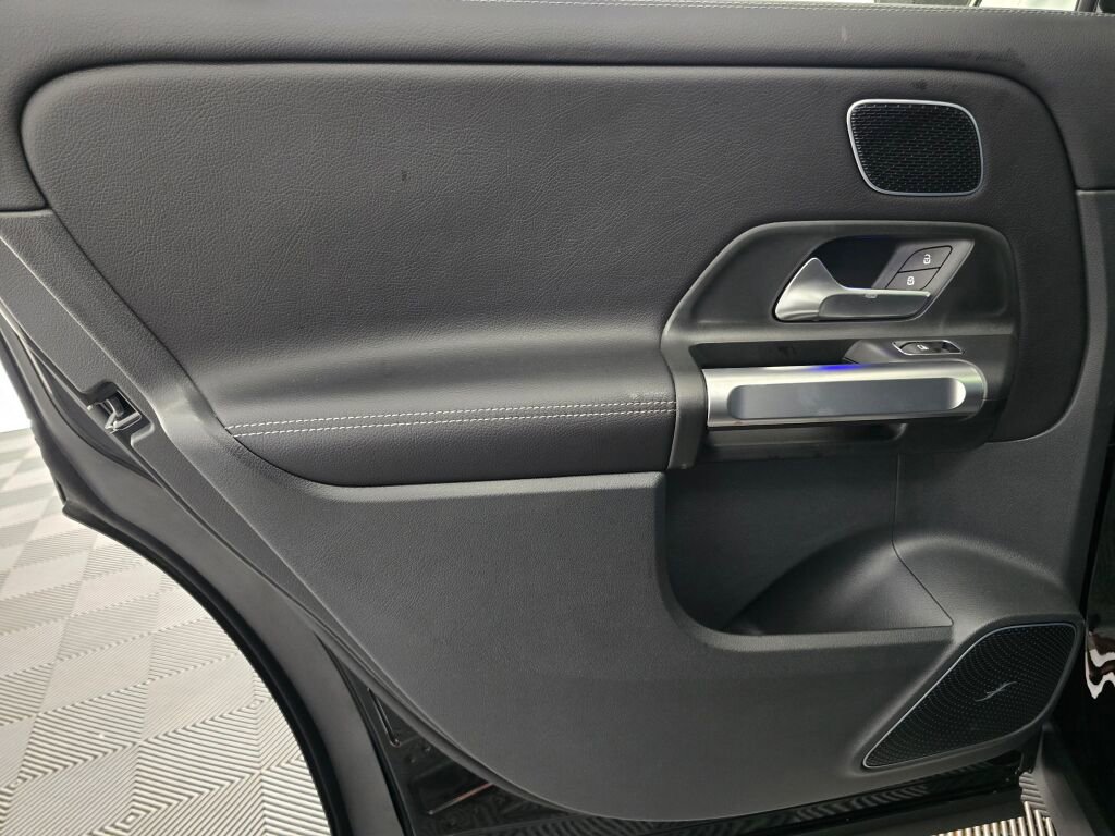 Used 2025 Mercedes-Benz GLB 250 4MATIC image 19