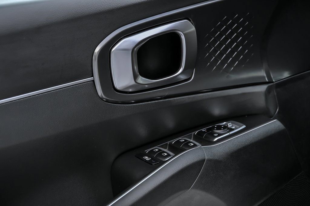 Used 2025 Kia Sorento LX image 12