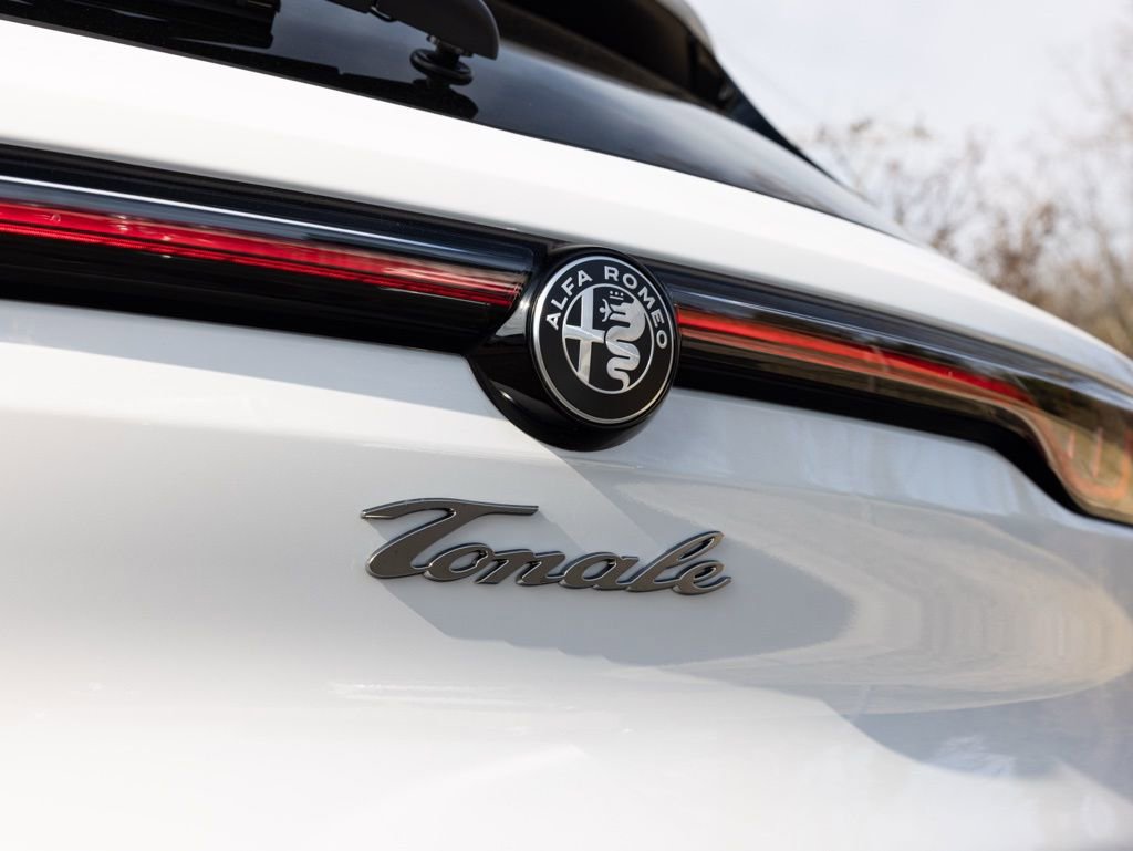 New 2026 Alfa Romeo Tonale w/ Black Premium Package image 51