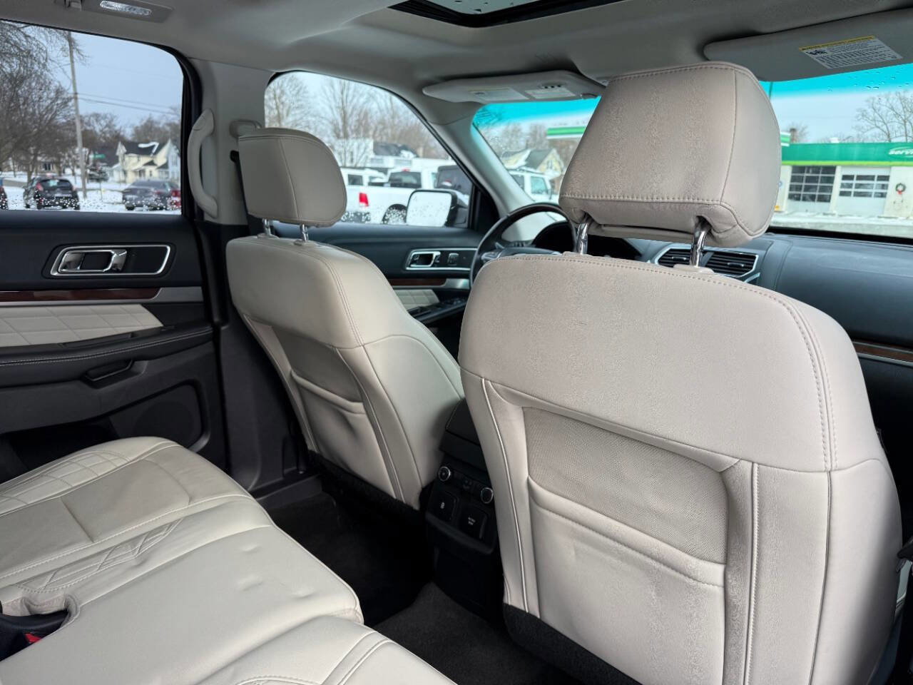 Used 2016 Ford Explorer Platinum image 28