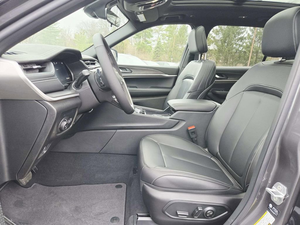 New 2025 Jeep Grand Cherokee L Limited AWD/4WD image 12