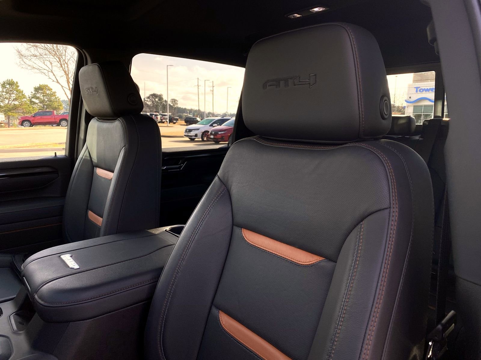 Used 2025 GMC Sierra 2500 AT4 w/ AT4 Preferred Package image 16