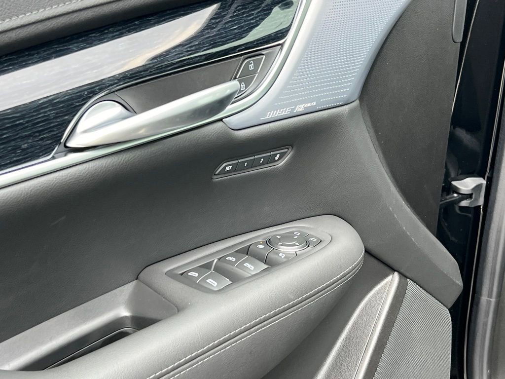 Used 2025 Cadillac XT5 Premium Luxury w/ Technology Package image 6