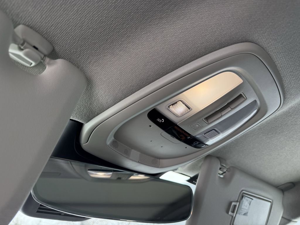 New 2025 Volvo XC40 B5 Core w/ Protection Package Premier image 24