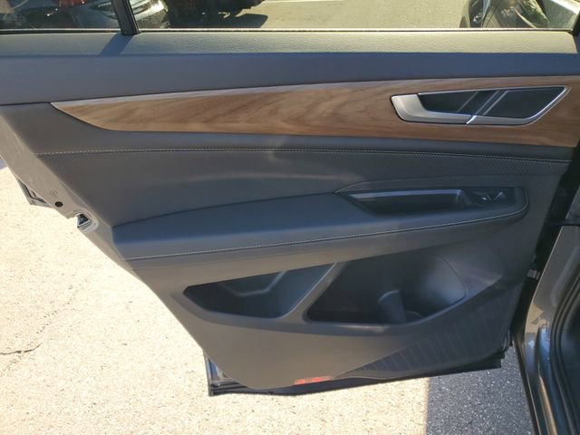 Certified 2025 Volkswagen Atlas SE image 8