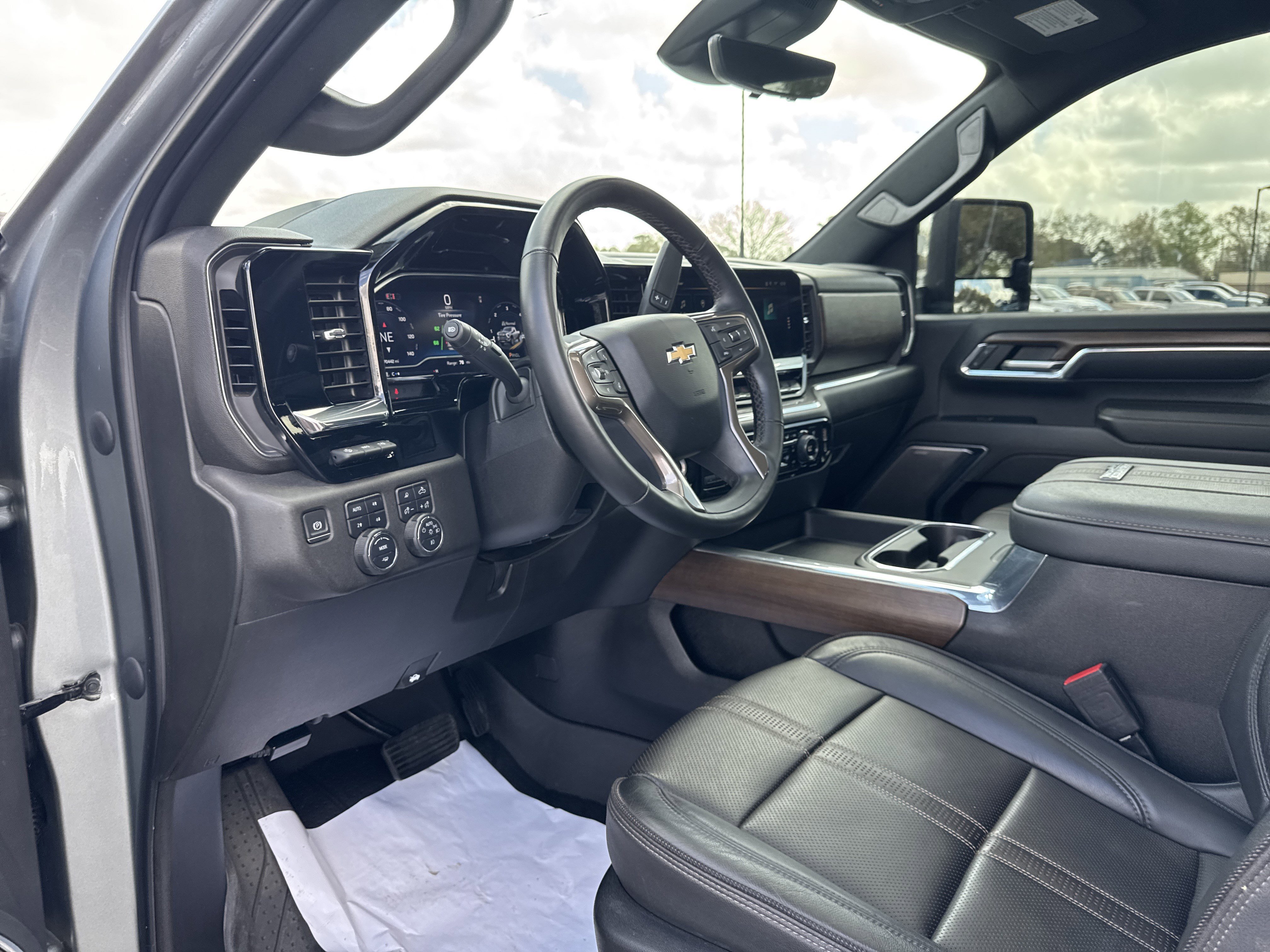 Used 2024 Chevrolet Silverado 3500 High Country w/ High Country Premium Package image 15