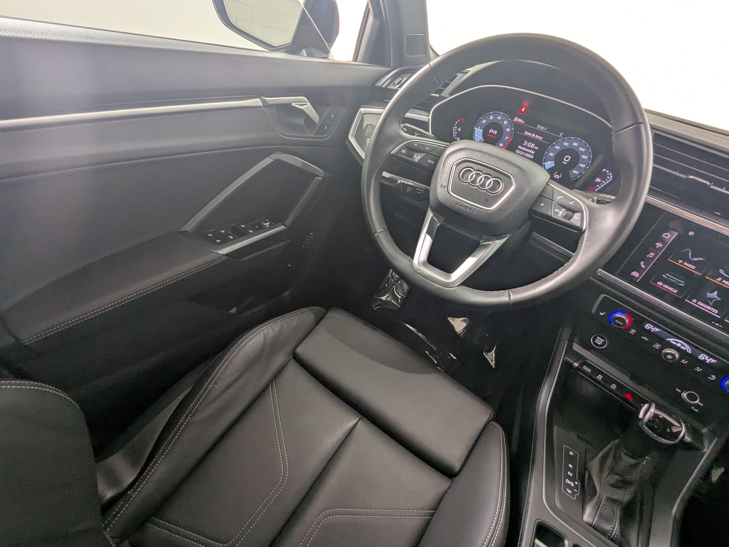 Certified 2025 Audi Q3 2.0T Premium AWD/4WD image 9