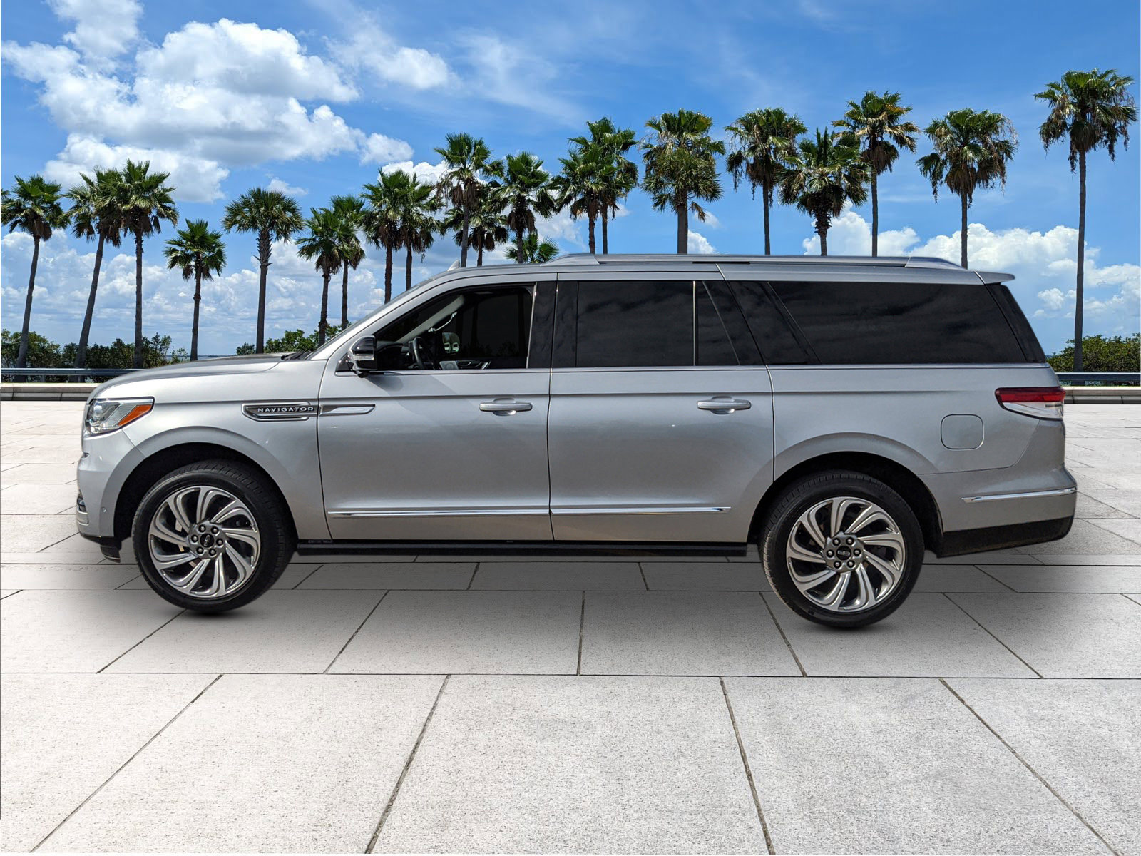 Used 2024 Lincoln Navigator L Reserve image 5