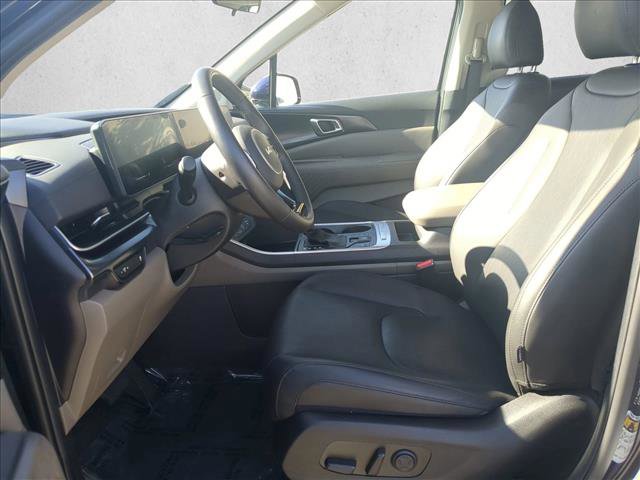Used 2025 Kia Carnival image 16