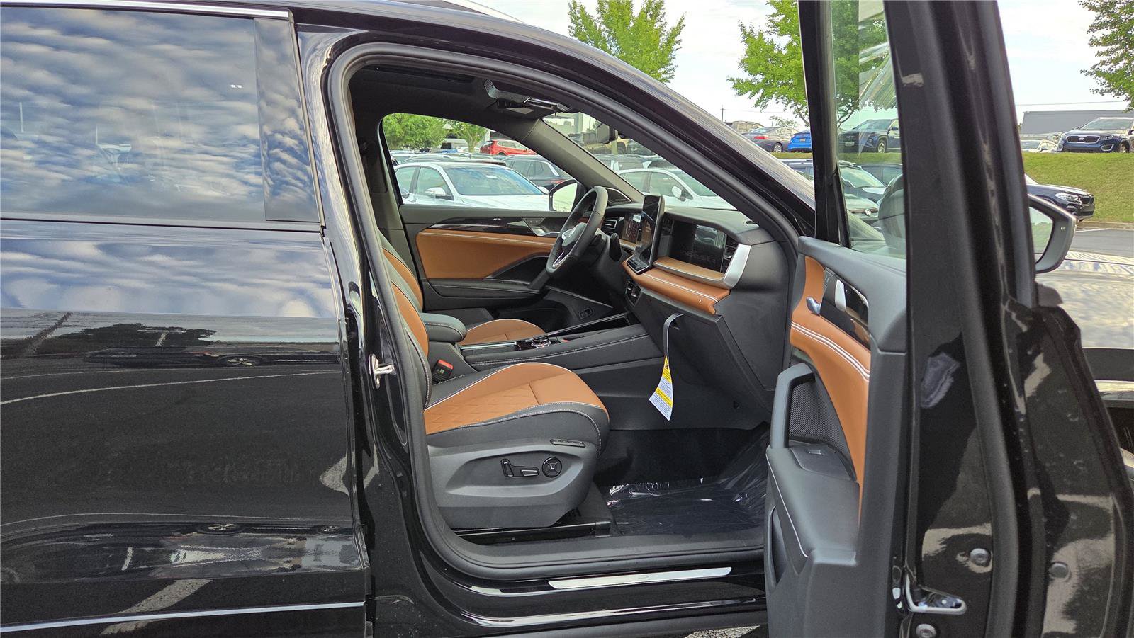 New 2026 Volkswagen Tiguan SEL R-Line AWD/4WD image 31