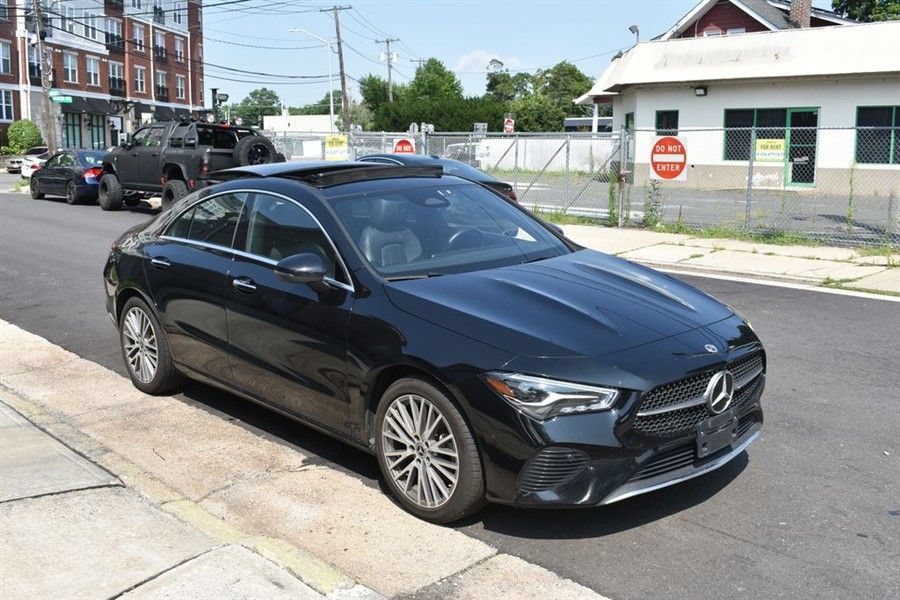 Used 2025 Mercedes-Benz CLA 250 image 4