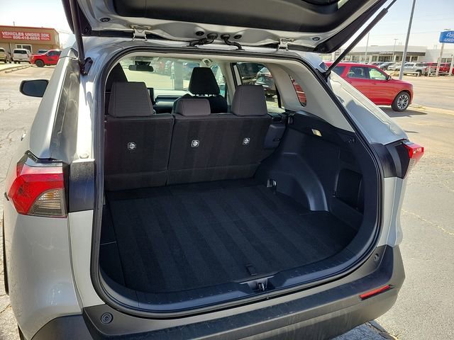 Used 2024 Toyota RAV4 LE image 9