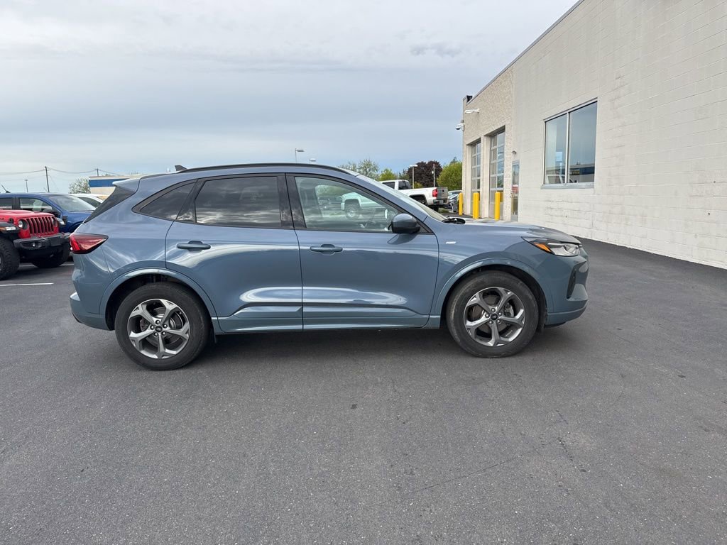 Used 2023 Ford Escape ST-Line Select w/ Tech Pack #2 AWD/4WD image 4