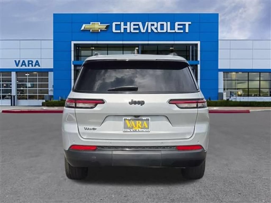 Used 2024 Jeep Grand Cherokee L Altitude RWD image 4