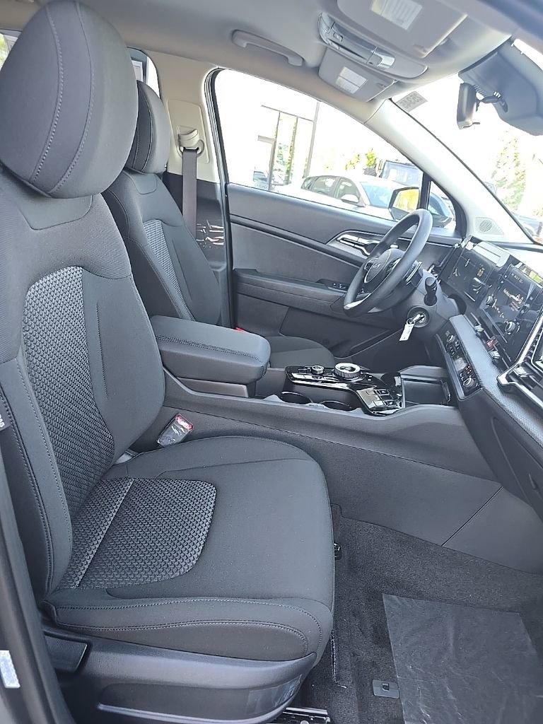 New 2025 Kia Sportage LX image 8