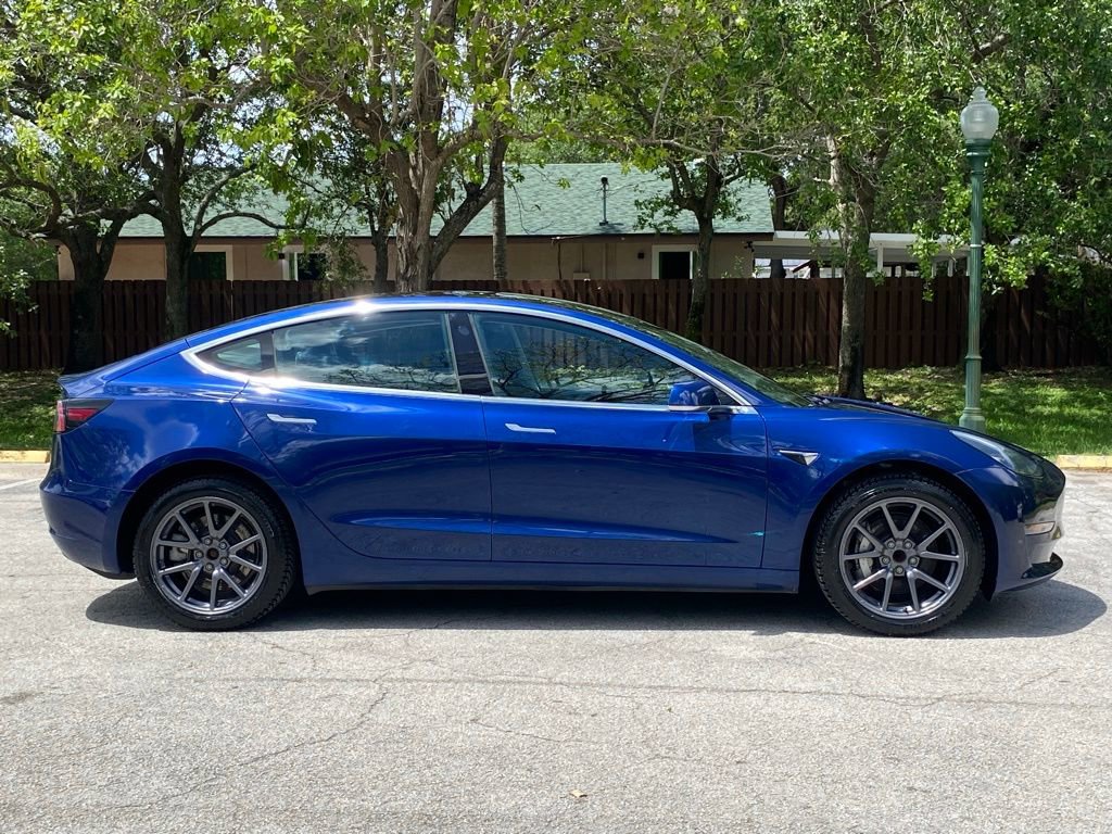 Used 2020 Tesla Model 3 Standard Range Plus image 9