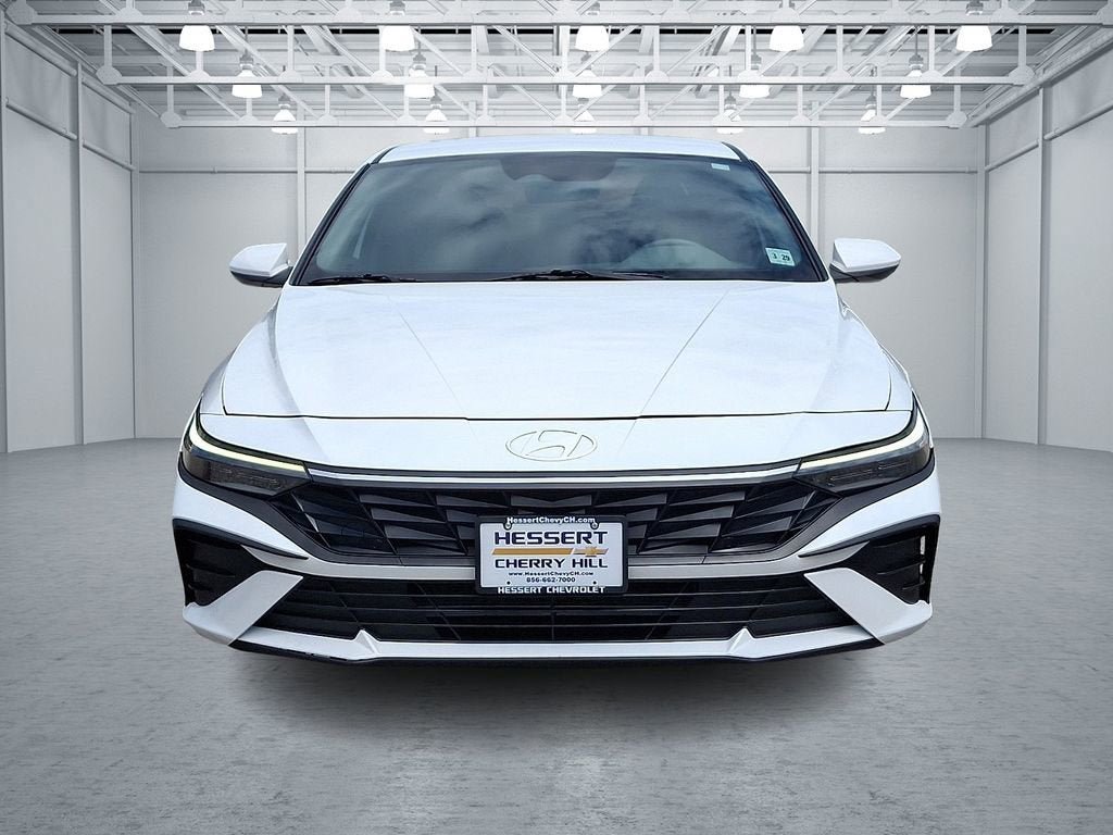 Used 2024 Hyundai Elantra SEL FWD image 3