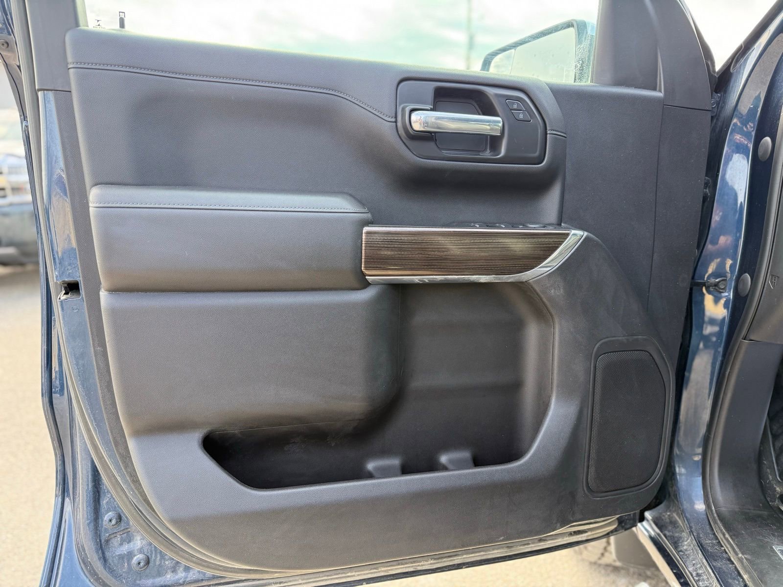 Used 2021 Chevrolet Silverado 1500 LT w/ Z71 Off-Road Package image 8