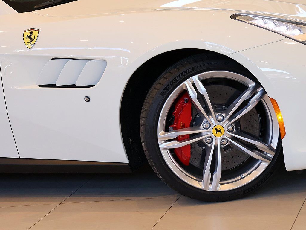 Certified 2018 Ferrari GTC4Lusso image 10