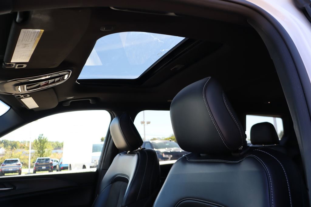 Used 2024 Jeep Grand Cherokee L Altitude image 23