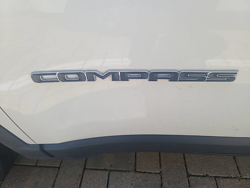 Used 2018 Jeep Compass Latitude FWD image 7