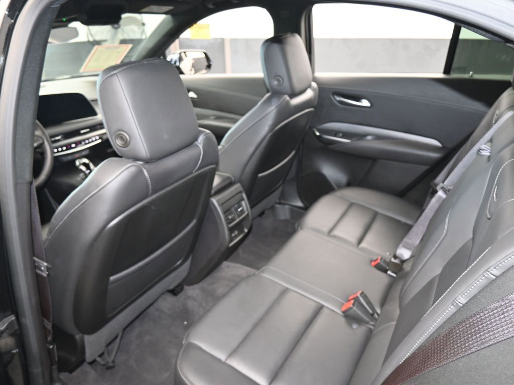 Used 2024 Cadillac XT4 Premium Luxury image 37