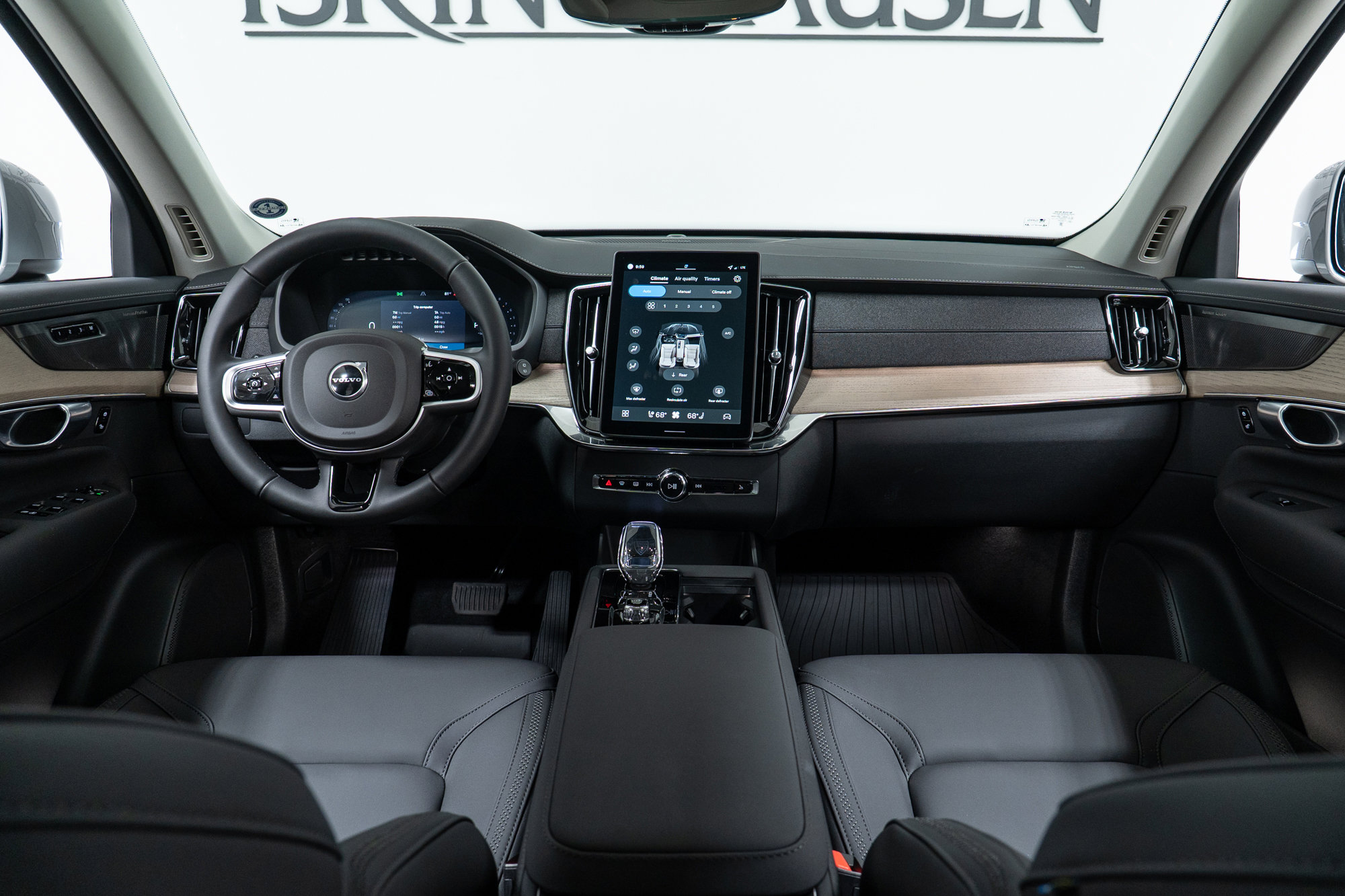 New 2026 Volvo XC90 B6 Plus w/ Protection Package Premier image 15