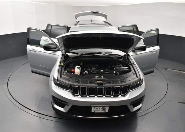 Used 2024 Jeep Grand Cherokee Laredo X w/ Trailer Tow Package image 25