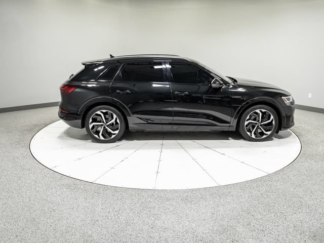 Used 2024 Audi Q8 e-tron Premium Plus w/ Premium Plus Package AWD/4WD image 8