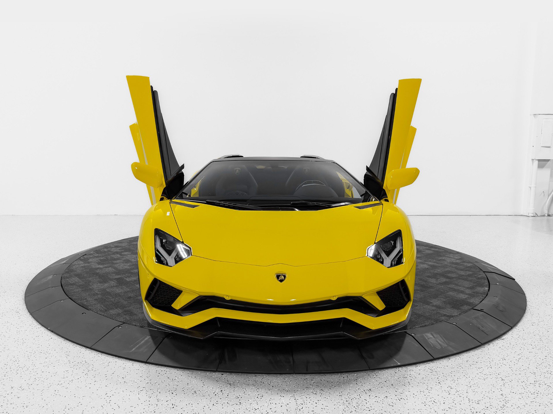 Used 2018 Lamborghini Aventador S AWD/4WD image 7