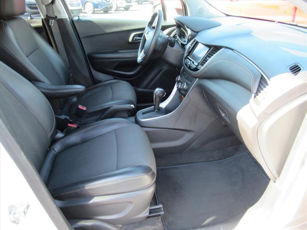 Certified 2022 Chevrolet Trax LT w/ LT Convenience Package AWD/4WD image 12