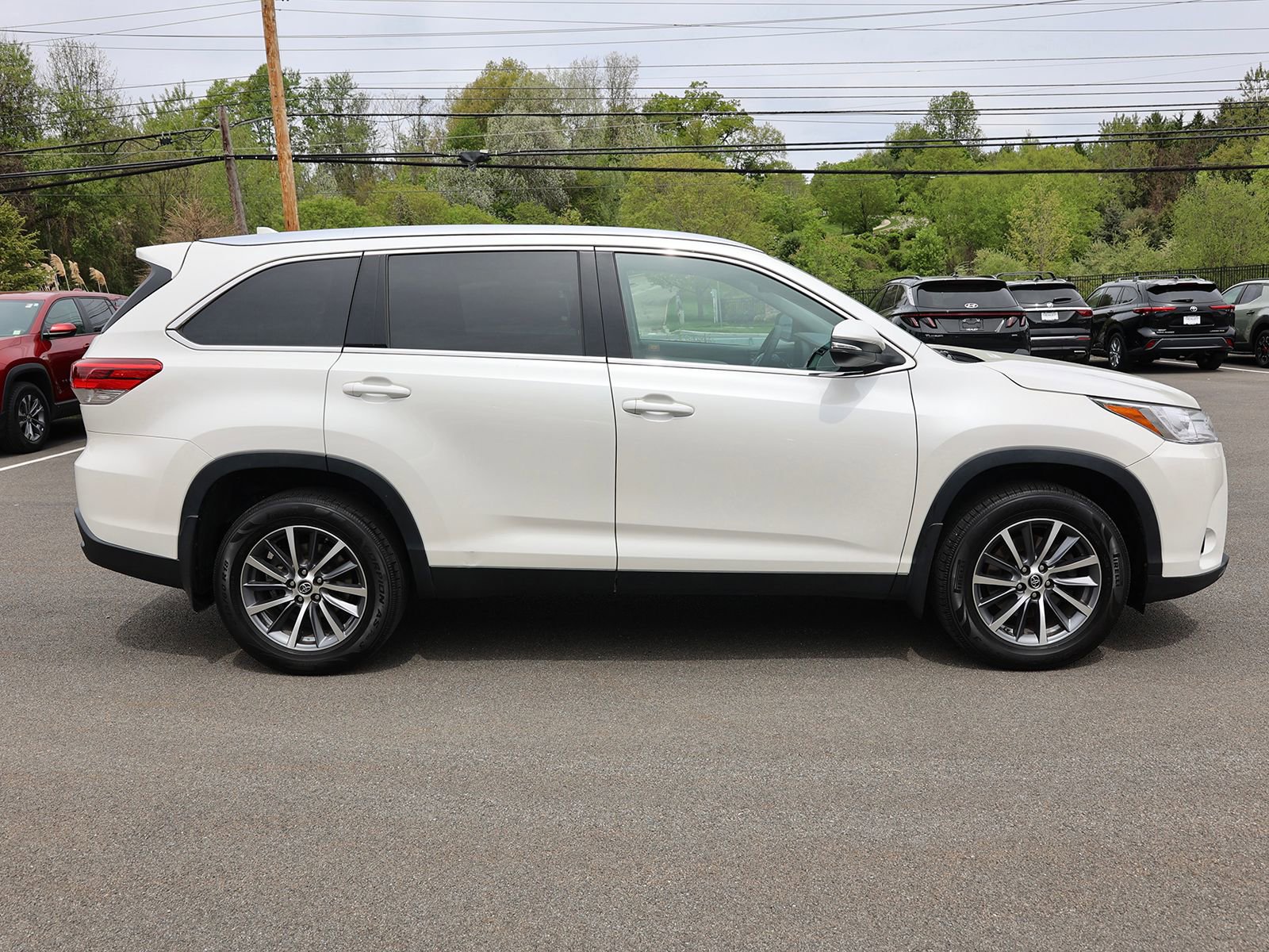 Used 2019 Toyota Highlander XLE AWD/4WD image 8
