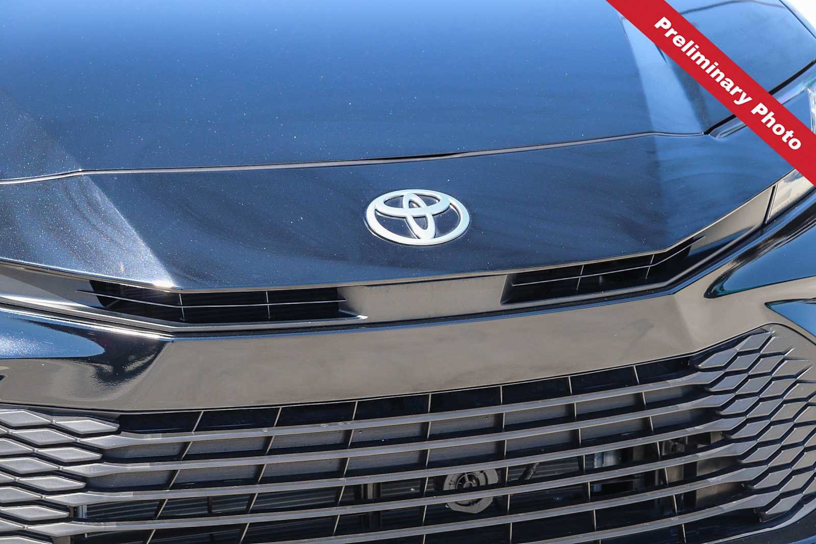 Used 2025 Toyota Camry LE w/ Convenience Package FWD image 5