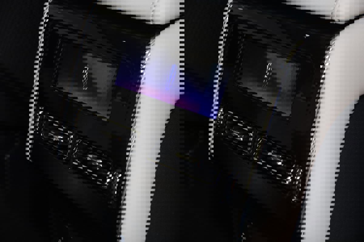 Used 2025 Lincoln Aviator Reserve w/ Illumination Package AWD/4WD image 16