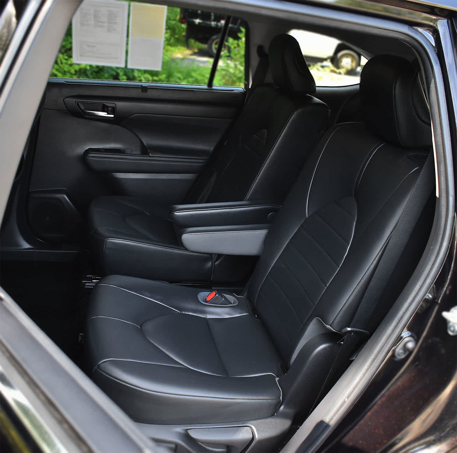 Used 2021 Toyota Highlander XLE AWD/4WD image 13