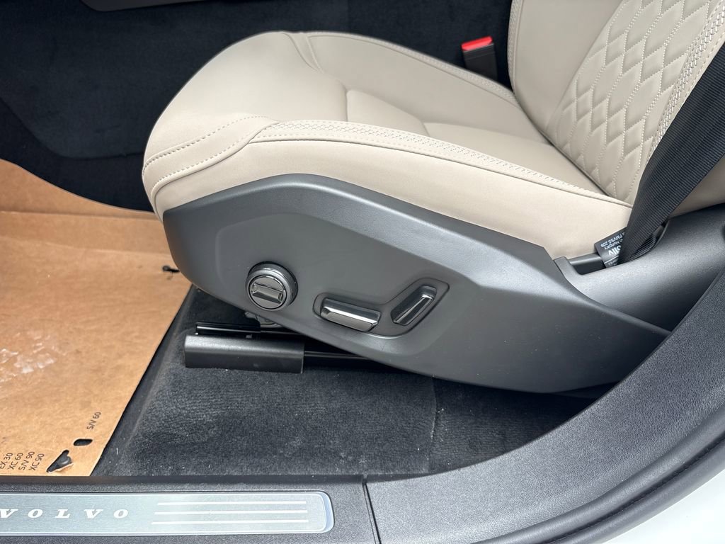 New 2026 Volvo XC90 B6 Plus w/ Protection Package Premier image 7