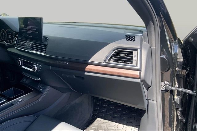 Used 2024 Audi Q5 e Prestige w/ Prestige Package AWD/4WD image 16