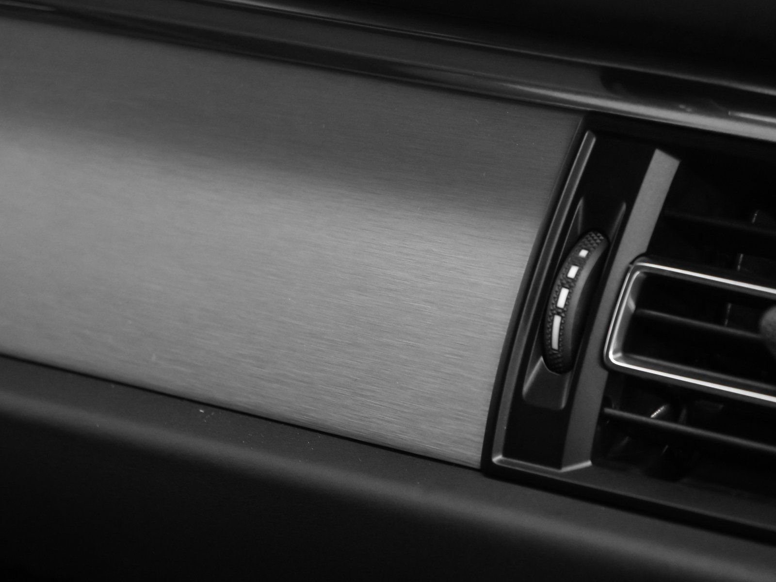 Certified 2025 Porsche Macan image 27