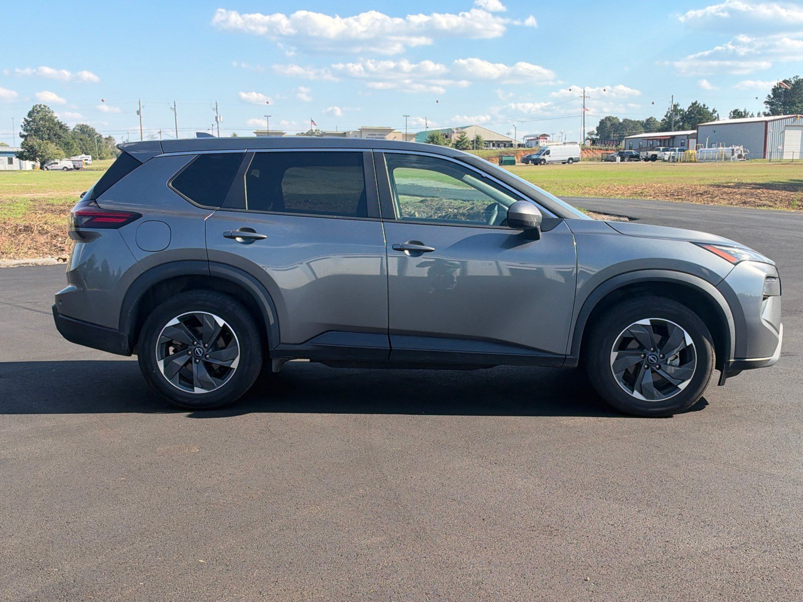 Used 2024 Nissan Rogue SV AWD/4WD image 4