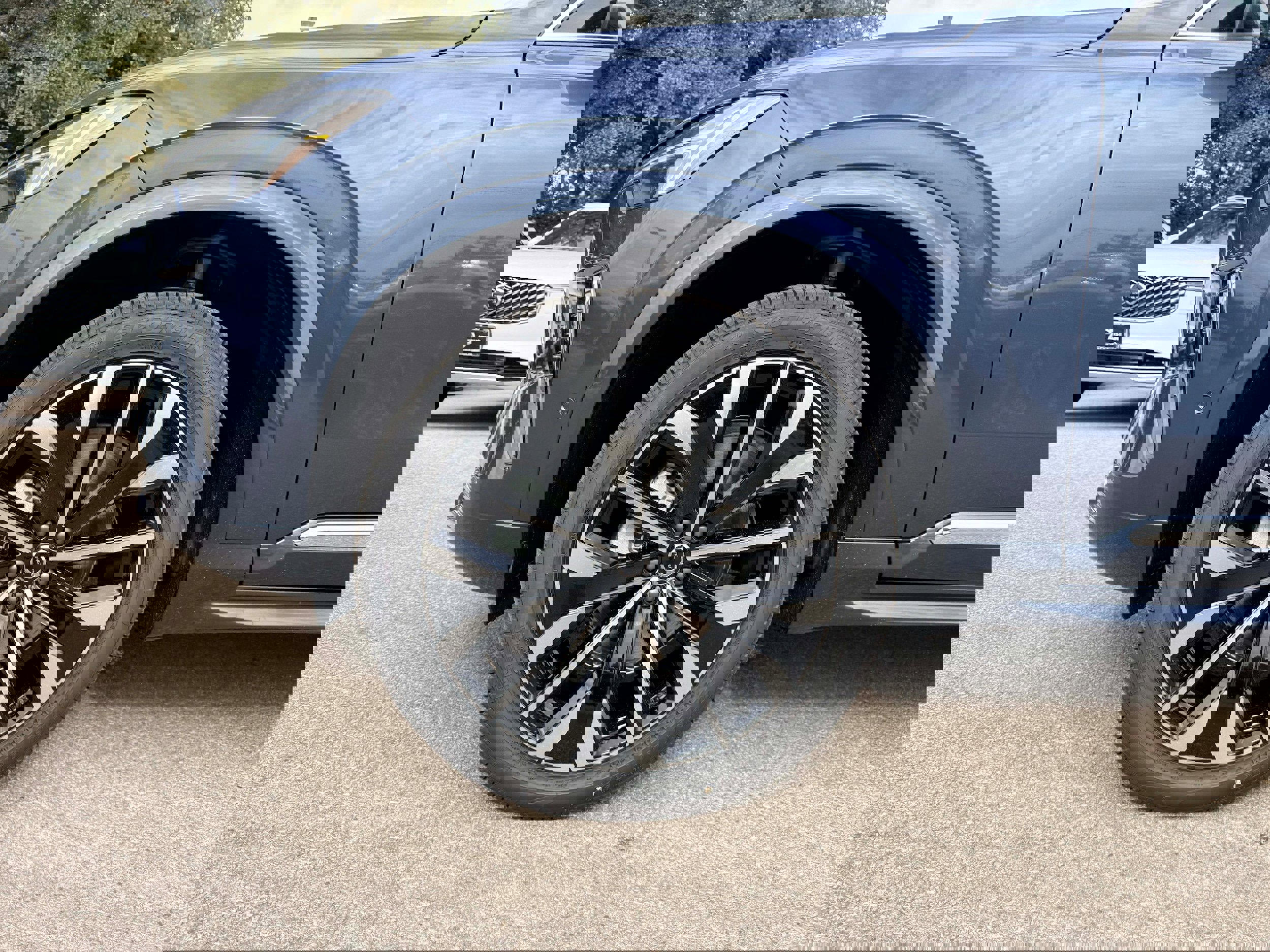 New 2026 Volvo XC90 B6 Plus w/ Protection Package Premier image 9