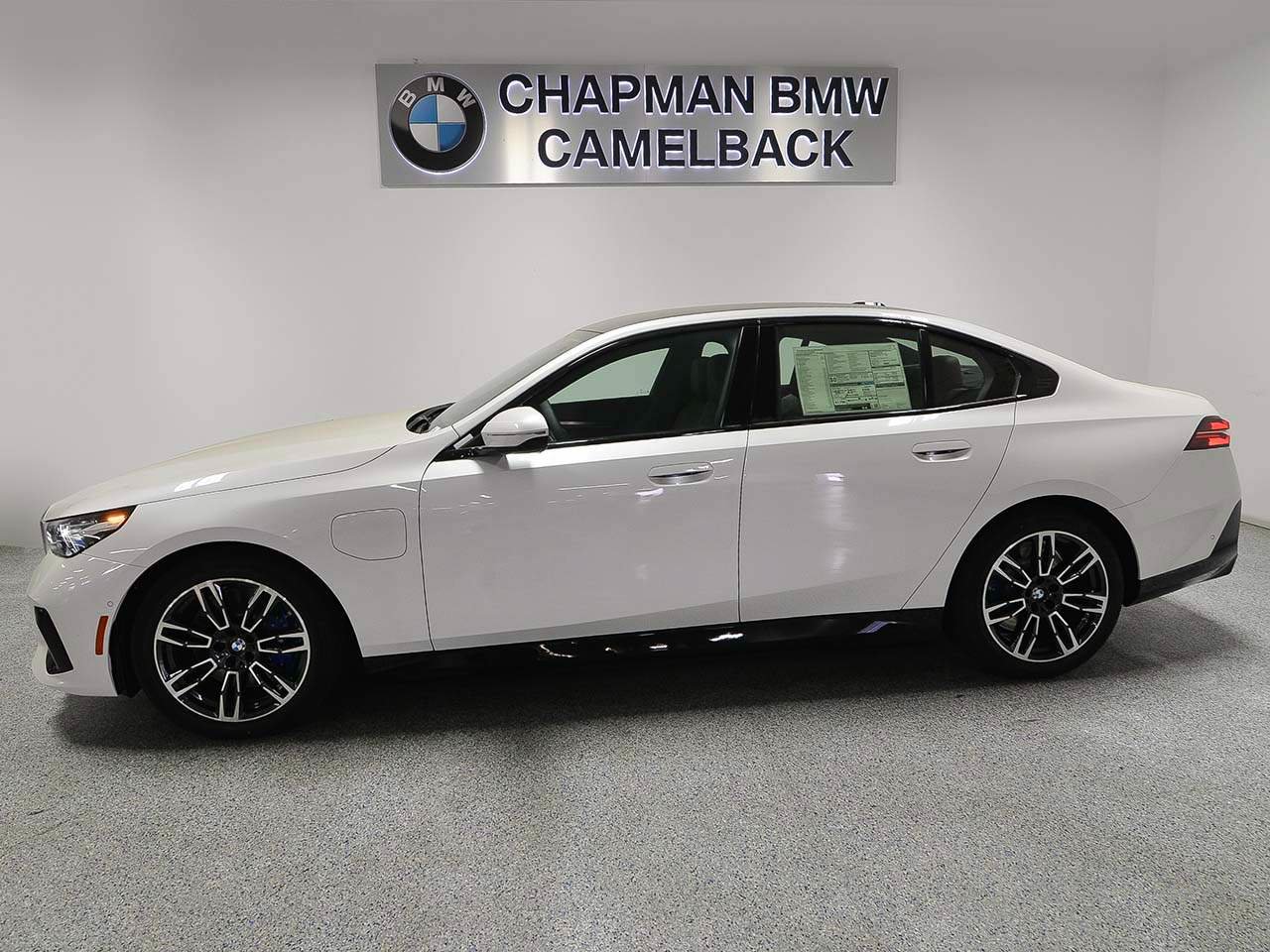 New 2027 BMW 550e xDrive AWD/4WD image 3