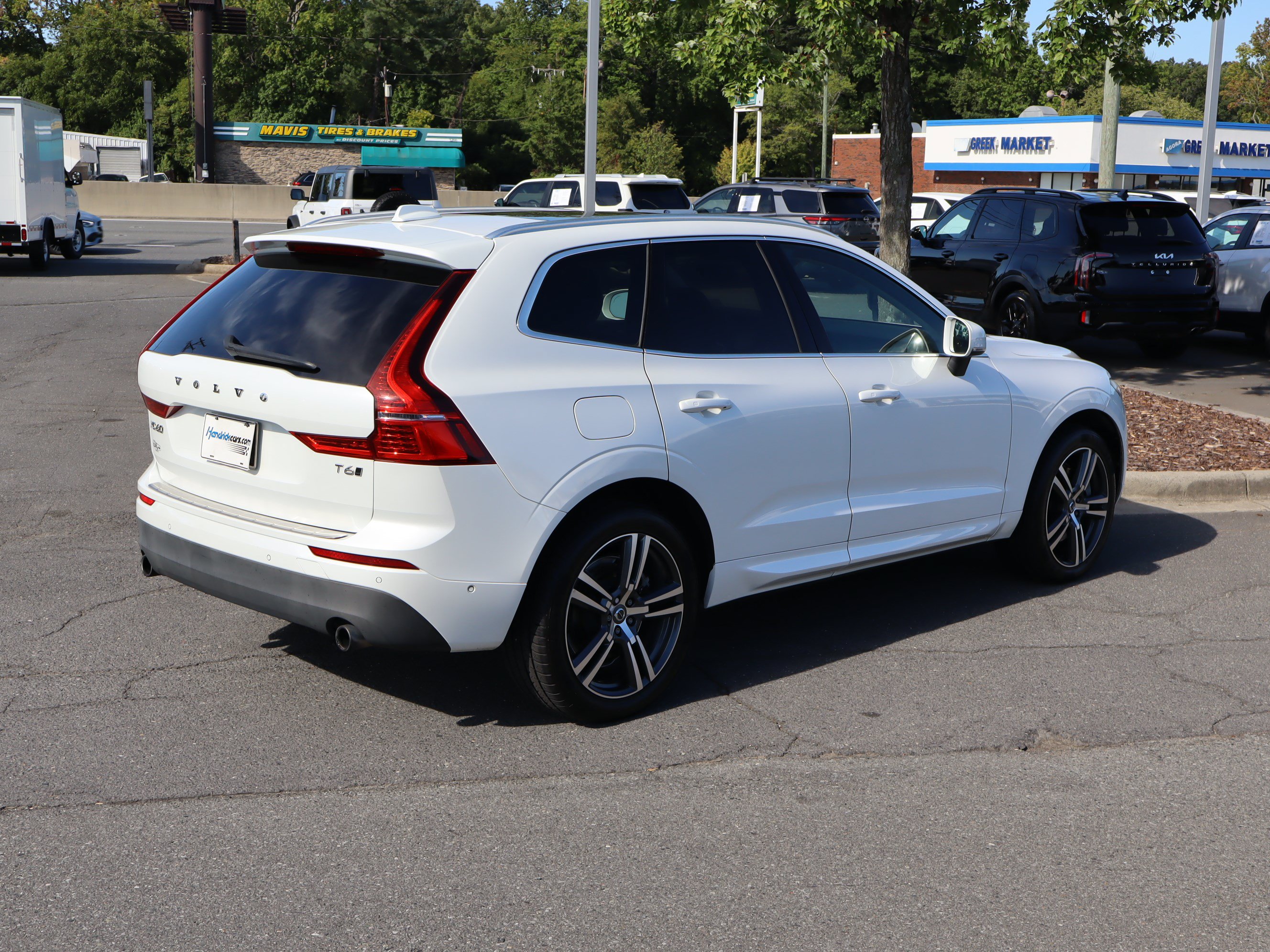 Used 2018 Volvo XC60 T6 Momentum w/ Vision Package AWD/4WD image 10