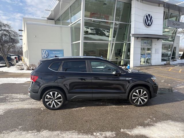 Used 2023 Volkswagen Taos SE w/ Panoramic Sunroof Package image 11