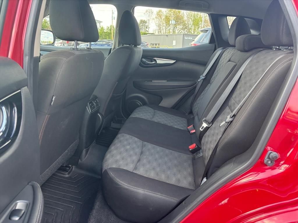 Used 2018 Nissan Rogue Sport SV w/ SV Technology Package image 12