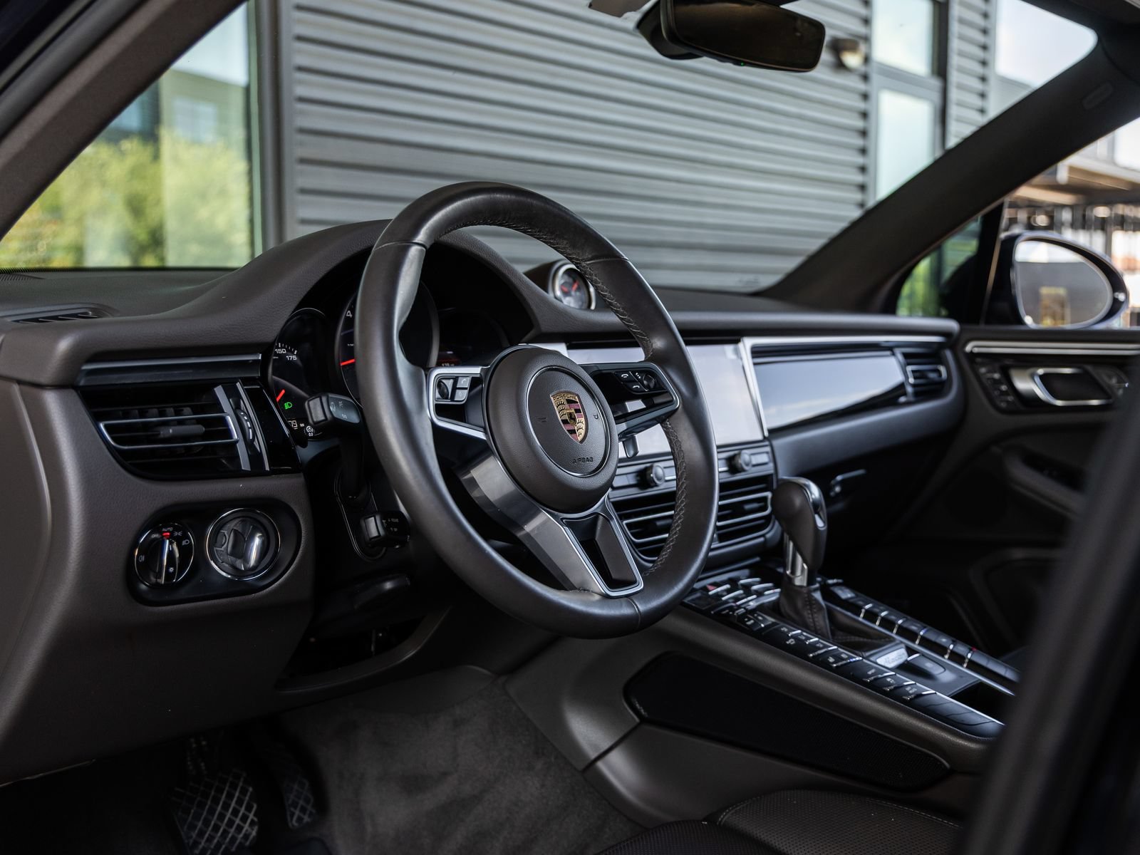 Certified 2021 Porsche Macan AWD/4WD image 4