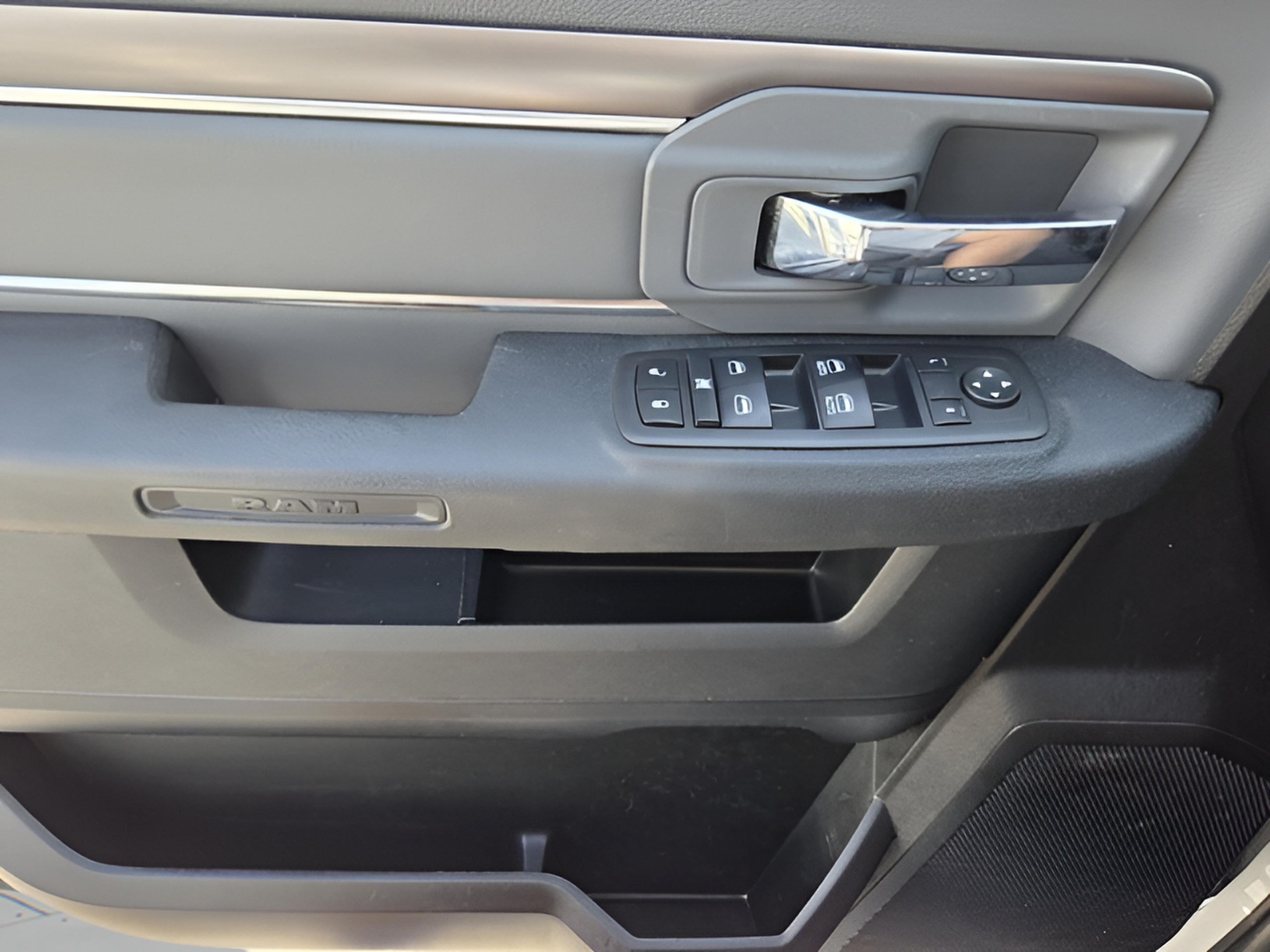 Used 2024 RAM 1500 Classic SLT AWD/4WD image 26
